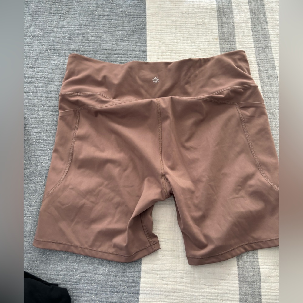 Ultimate stash 7” short